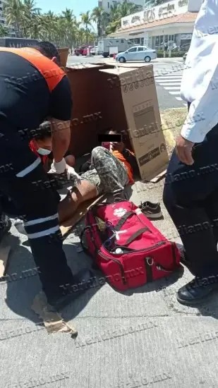 ¡choco otra moto frente a la ballena de puerto vallarta!