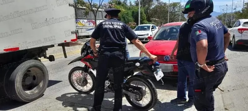 Un choque aparatoso en la agapito medina