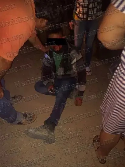 ¡joven motociclista  choco con caballo!