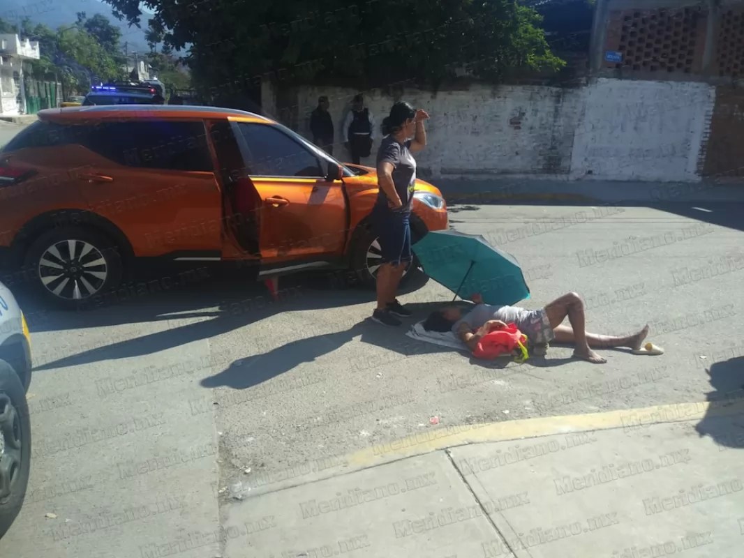 ¡atropellan a una mujer!