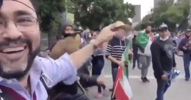 VIDEO: El \"pirata\" de las mañaneras agrede verbalmente a integrantes del grupo FRENAAA