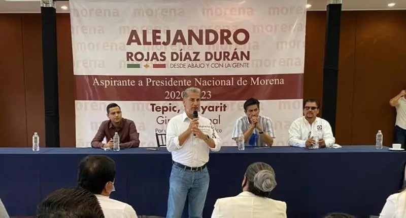 Alejandro Rojas, aspirante a dirigir MORENA, de gira en Nayarit