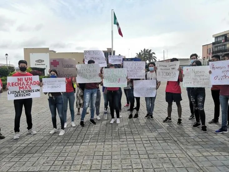 Nayarit. Jóvenes piden más espacios para estudiar en la UAN