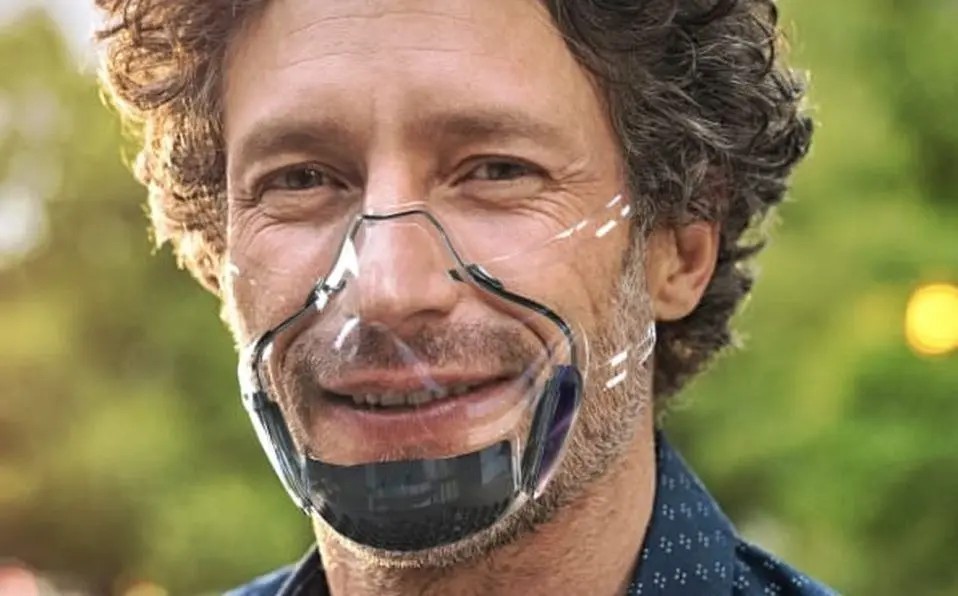 Aprueban en EU cubrebocas transparente. Elimina el 99% de microbios