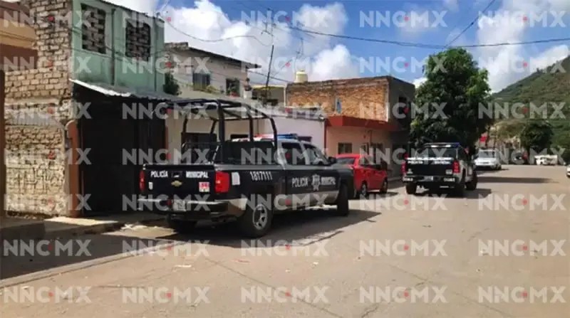 Después de discutir con su pareja joven de 20 años se enterró cuchillo en el abdomen