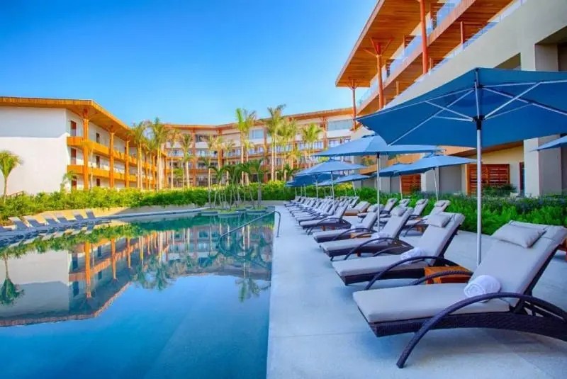 Galardonan a Marival Armony Con el Distintivo 4 Diamantes de la AAA