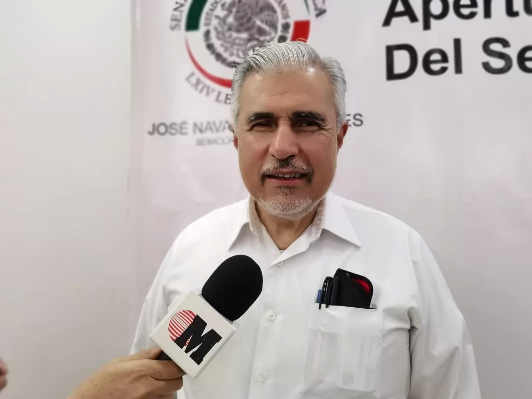 Paisanos pueden cruzar todos los regalos que quieran: Senador