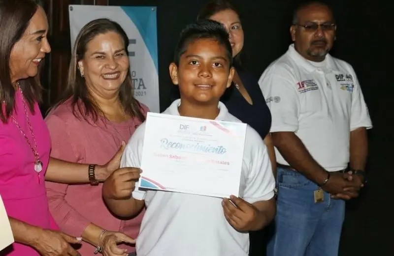 Niño Difusor Invita a Familias a Seguirse Resguardando