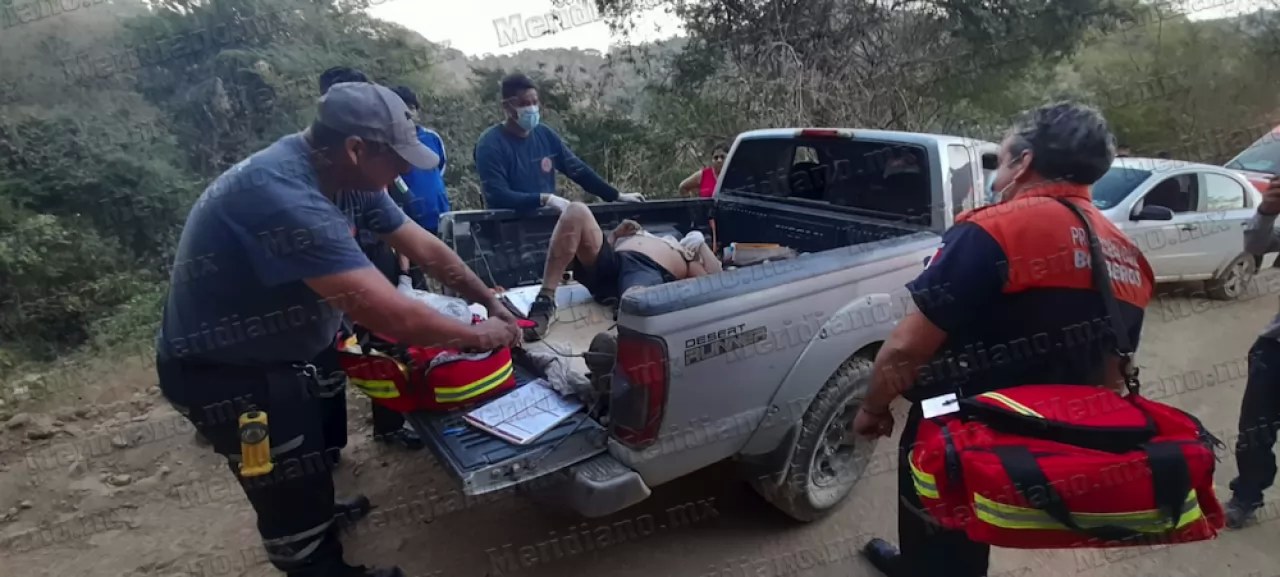 ¡paseaban en cuatrimoto y por poco se matan!