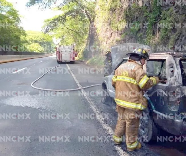Ardió camioneta blazer