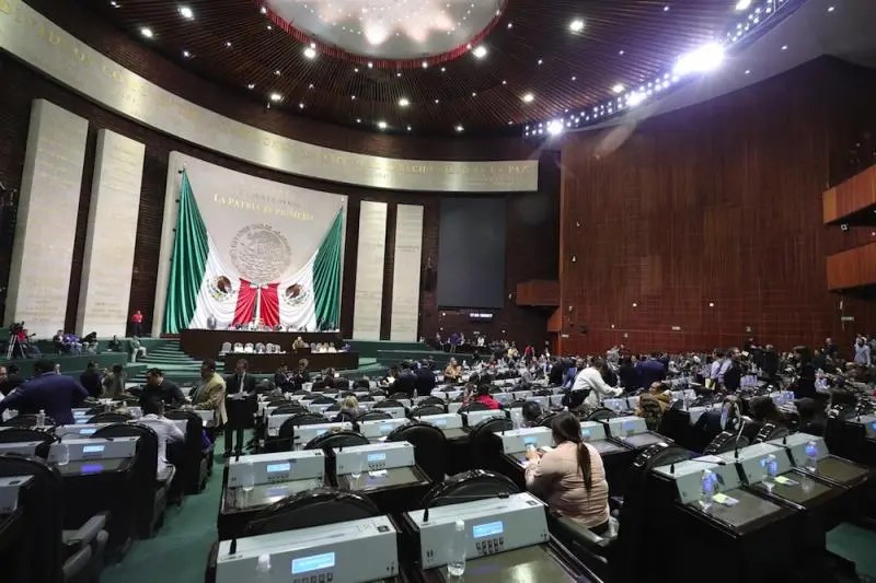 México. Buscan hacer obligatorio el uso de cubrebocas en Palacio Nacional