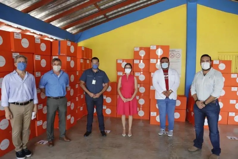 Jaime Cuevas gestiona equipo de protección para personal médico