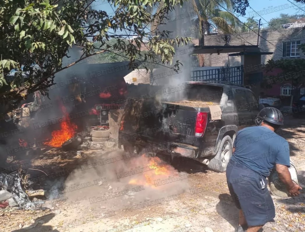 ¡se quemaron dos vehículos!