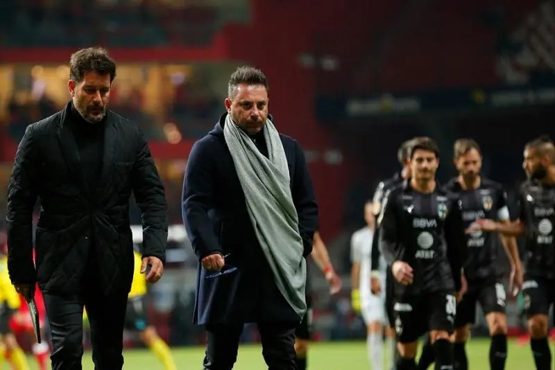 Mohamed pide paciencia a sus jugadores antes de irse a Europa