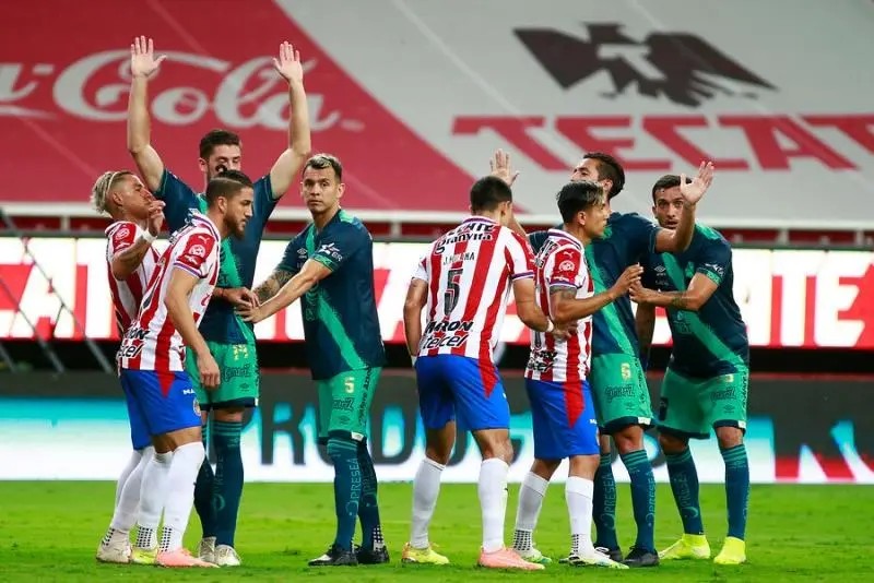 Guadalajara cae en casa ante Puebla