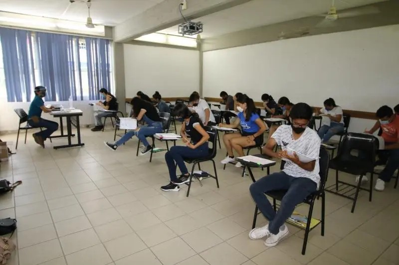 Aplican Exámenes de Admisión a Aspirantes en el CUCosta