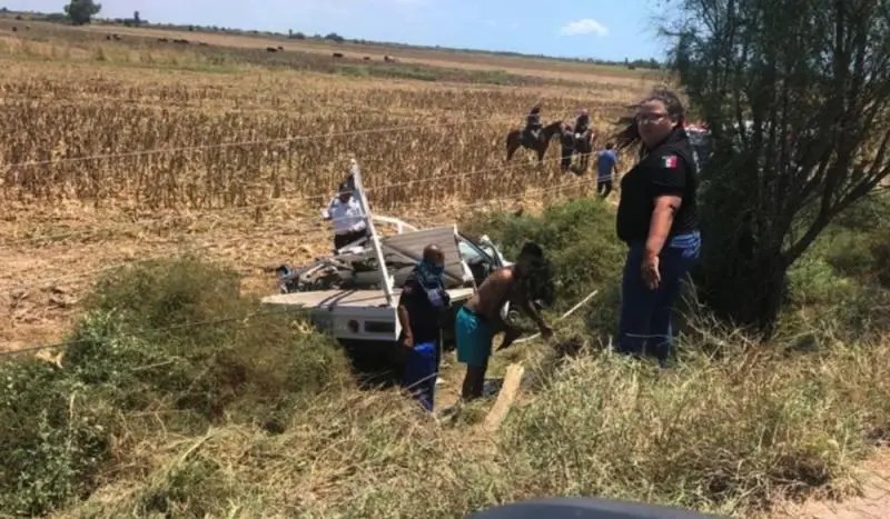 Ahome. Dos trabajadores heridos tras fuerte choque en la carretera a El Colorado