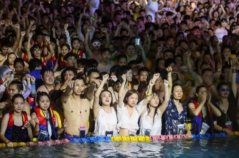Pool party en Wuhan, el epicentro mundial del COVID-19, causa polémica en redes sociales