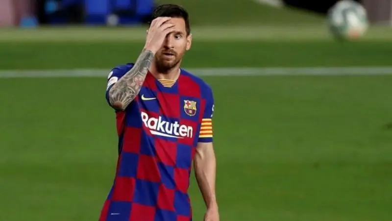 Messi le dice a Koeman que se ve fuera del Barcelona