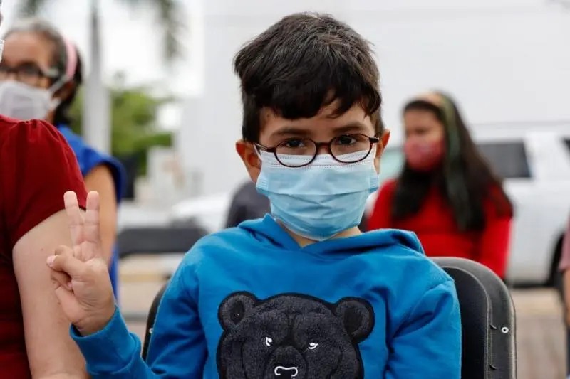 Entrega DIF Bahía lentes gratuitos a 85 niñas y niños