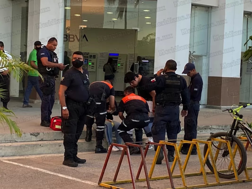 ¡asaltan a una mujer!