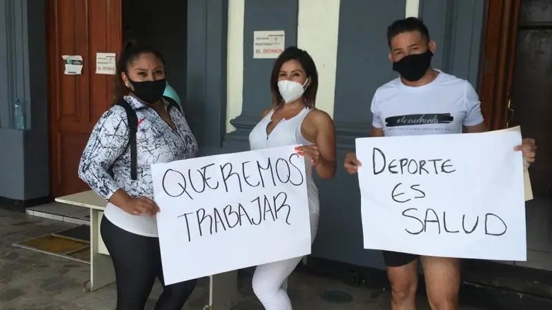 Tepic. Bailan \"zumba\" para exigir la reapertura de espacios al aire libre