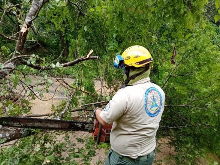 Continúan los trabajos en zonas afectadas por \"Hernán\"