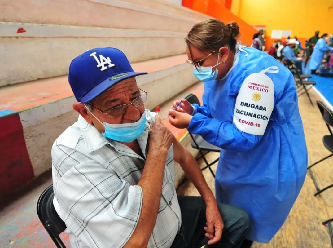 81.8 millones de personas se han vacunado contra la COVID en México