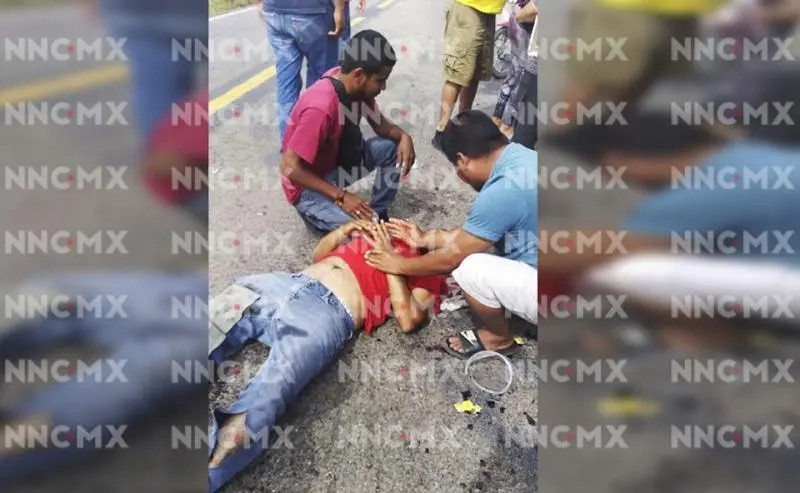 Repartidor de mandaditos se impacta contra camión de empresa Global Gas