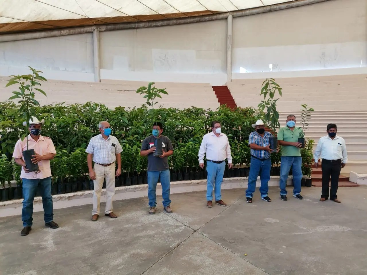 Tepic: Apoya Javier Castellón a campesinos en las zonas rurales