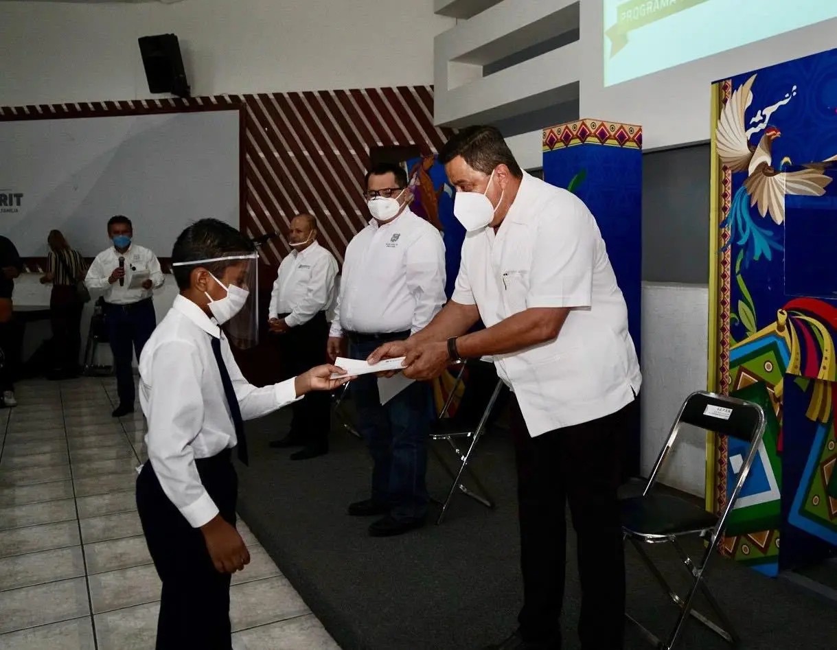 Nayarit: Realiza Gobierno nueva entrega de Becas D10