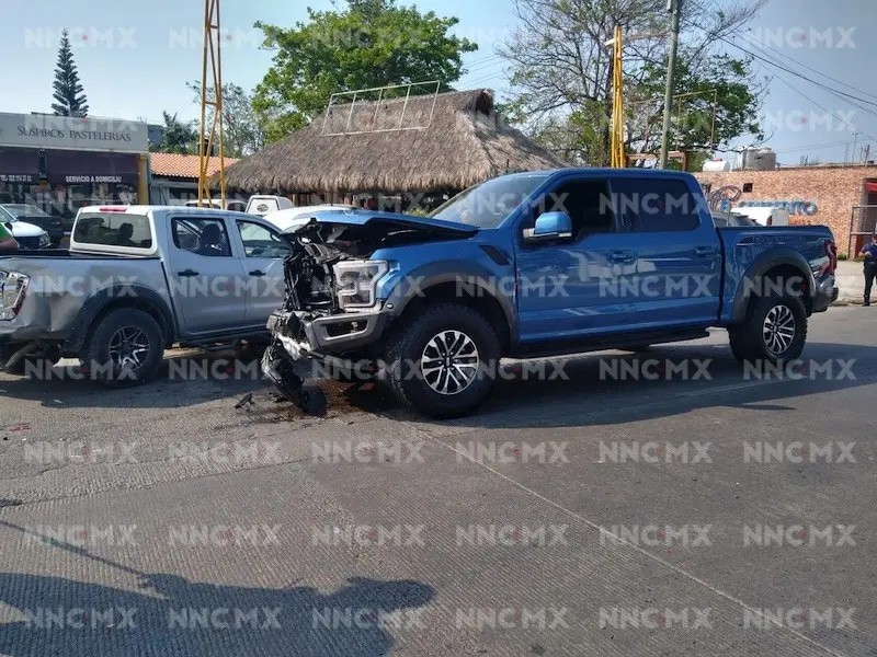 Encontronazo de camionetas