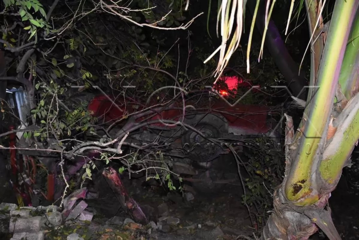 Aparatosa volcadura sobre el libramiento de Tepic