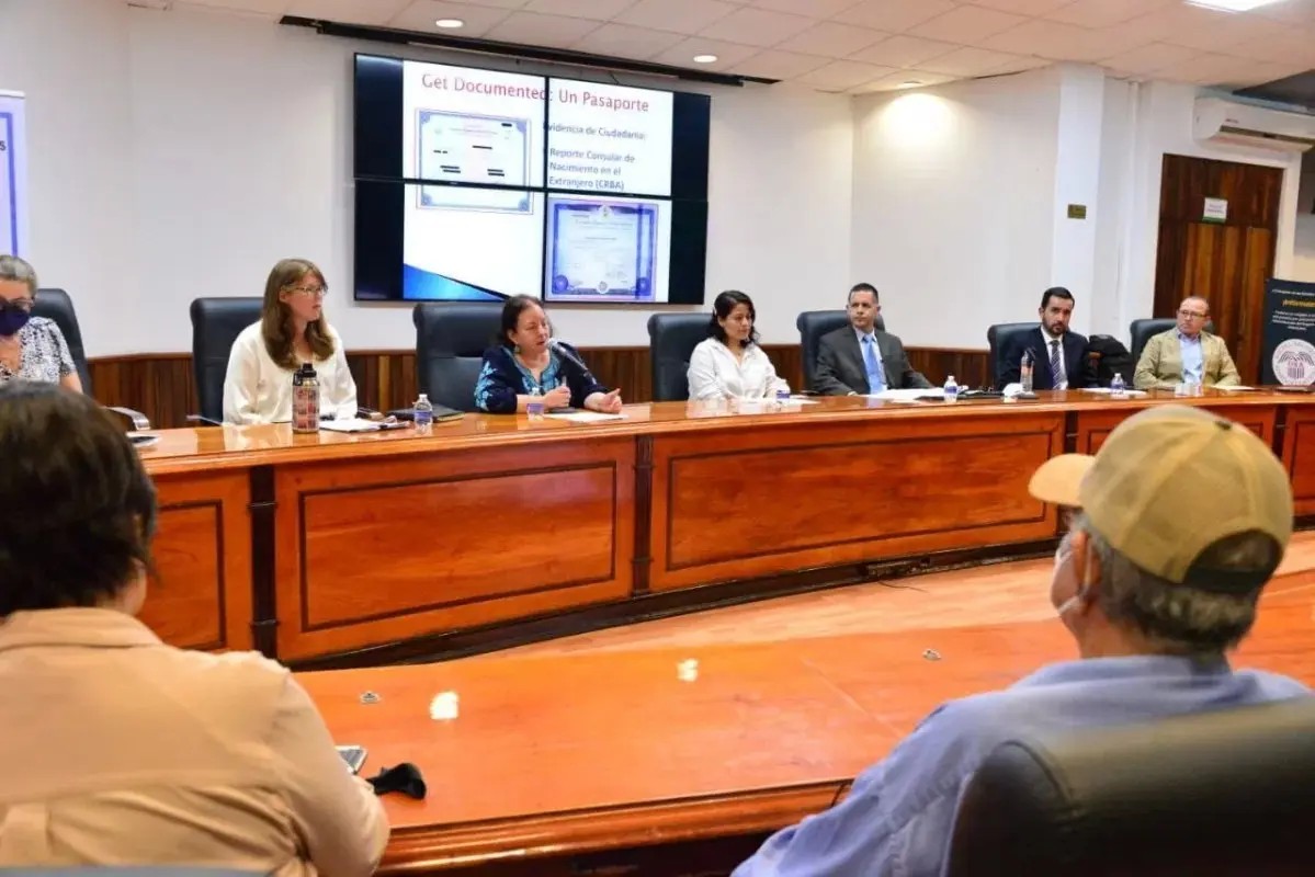 Se llevó a cabo la \"Sesión Informativa de Servicios del Consulado y Prevención de Fraude\"