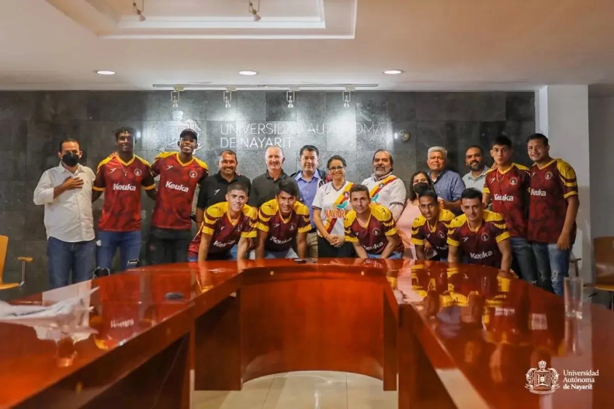 Realiza convenio la UAN con los Coras FC