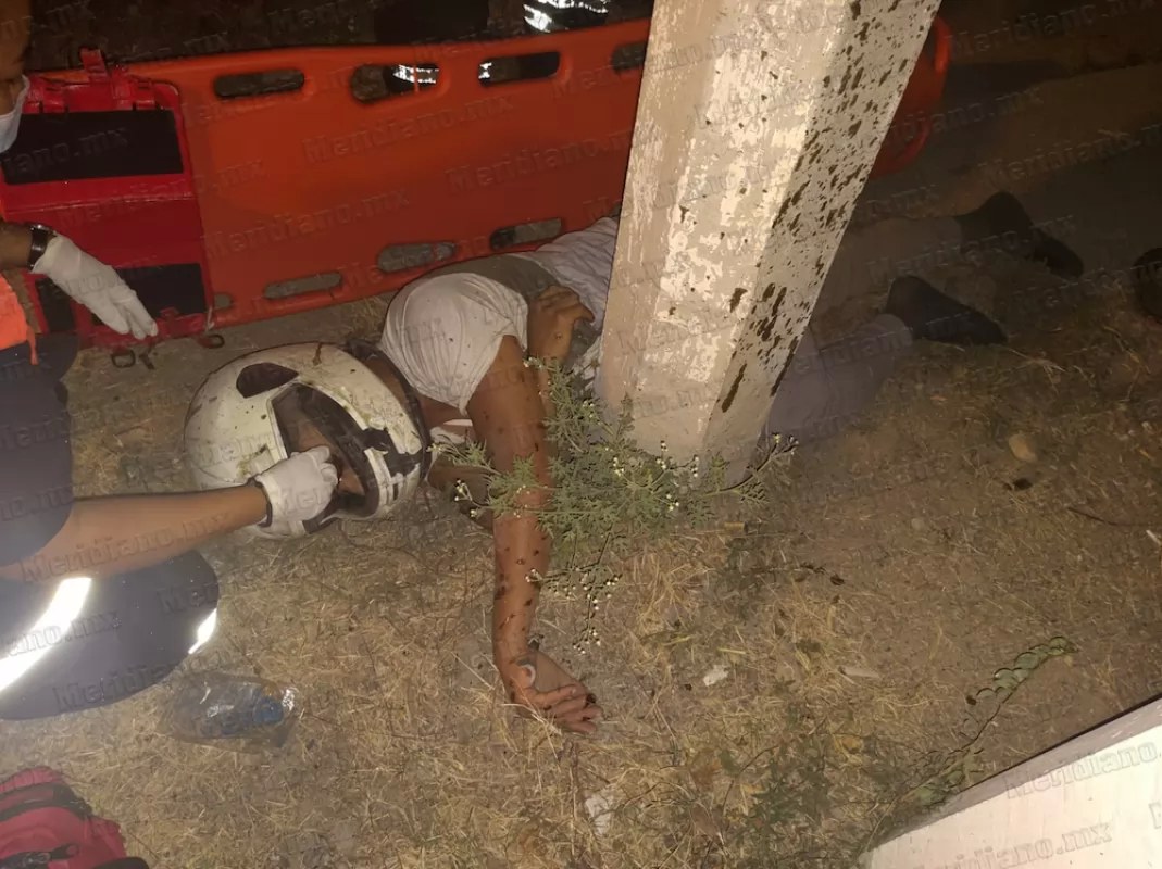 ¡grave joven motociclista!