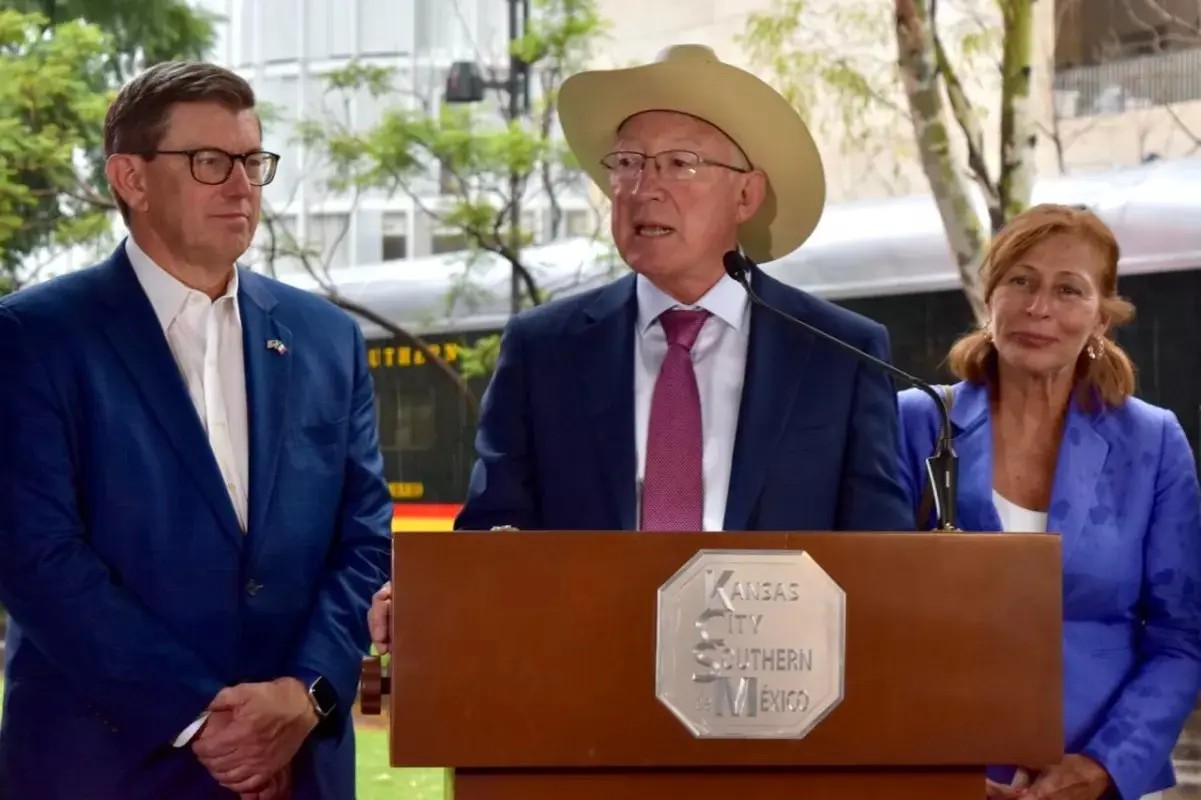 Estará Ken Salazar en Nayarit