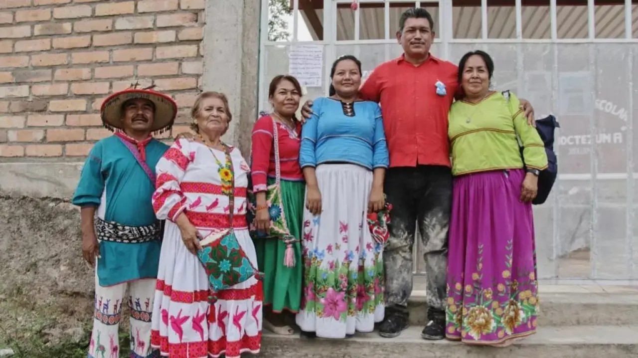 Reconoce \"Fugio\" Ortiz a mujeres indígenas de la Yesca