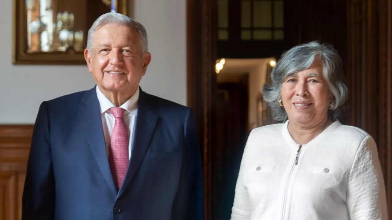 Ordenan a empleados de Presidencia no opinar sobre AMLO en redes y ocultar tatuajes