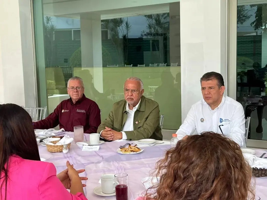 Sostiene Navarro Quintero reunión con titulares de espacios educativos