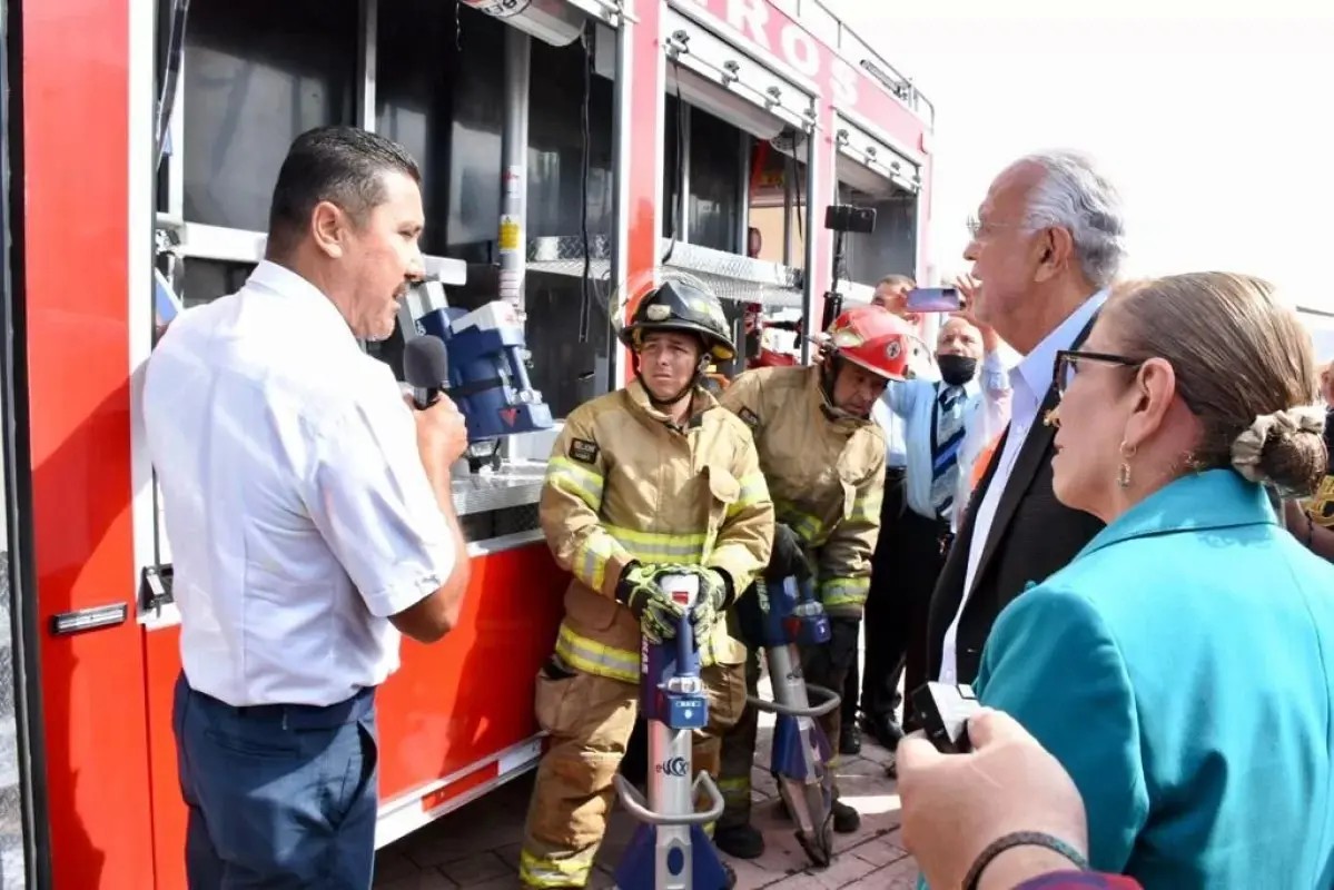 Equipa gobierno de Nayarit a diferentes dependencias entre ellas Policía Estatal y Bomberos
