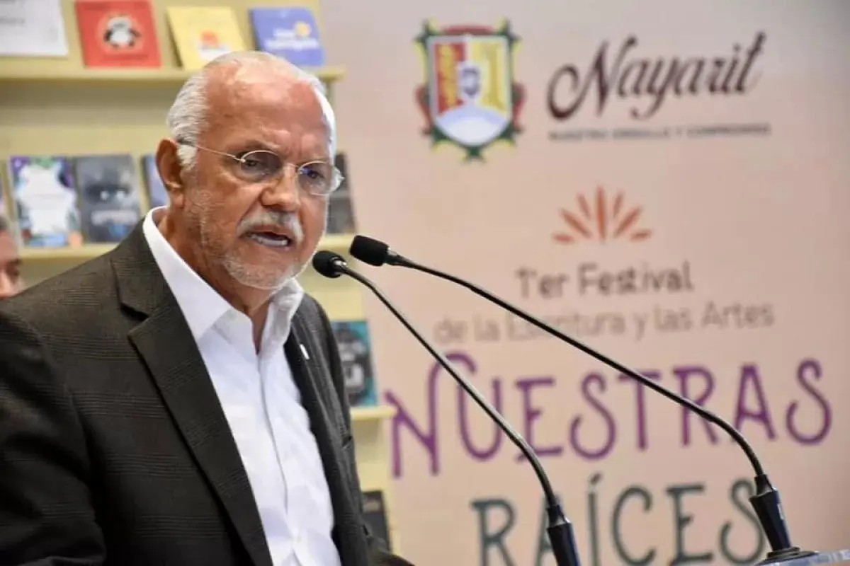 \"Yo estoy y estaré siempre, con las y los maestros de Nayarit\": Navarro Quintero