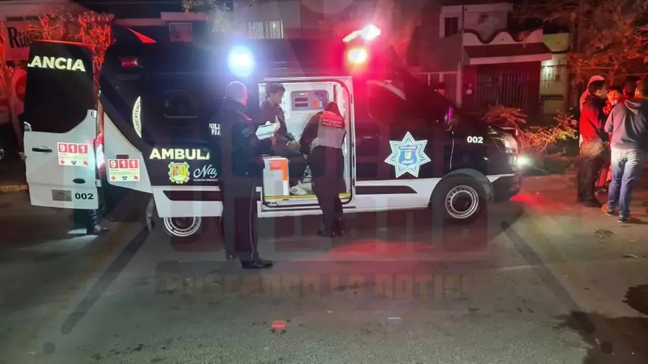 Motociclista se parte la cara contra árbol