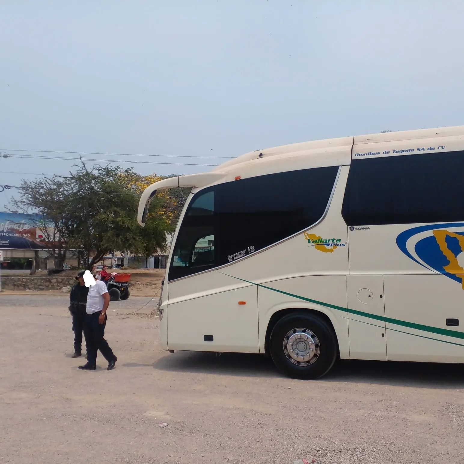 Detienen a chofer por andar de rápido y furioso en la federal 200