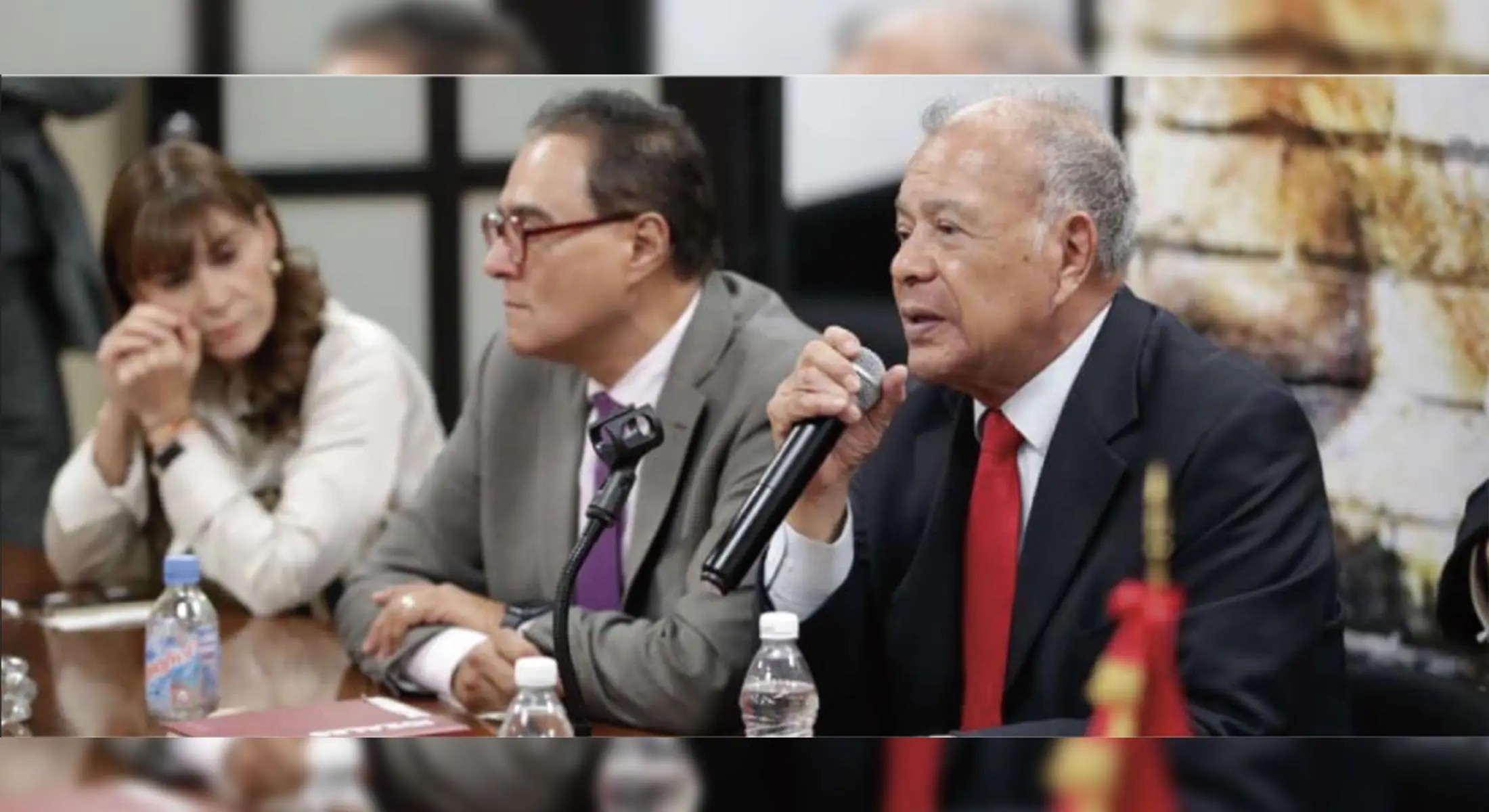 'Necesario desmantelar el cártel de la salud': PT