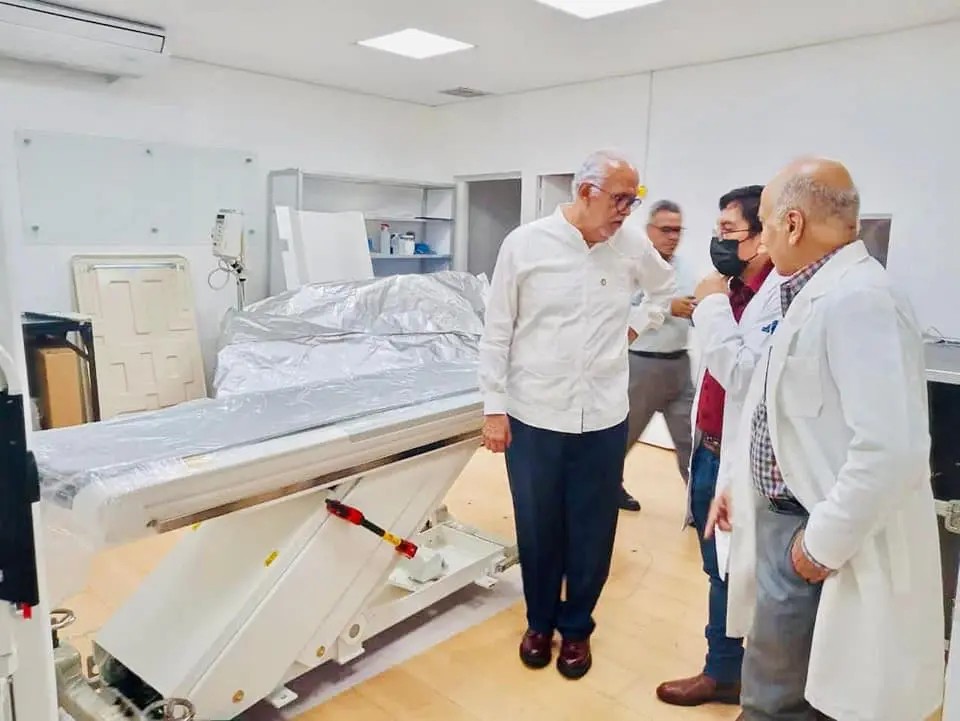 Supervisa Navarro Quintero el nuevo tomógrafo del IMSS-Bienestar