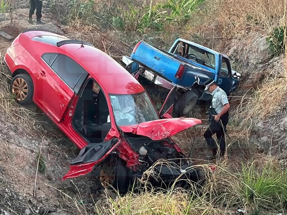 No quiso pagar caseta y se volteó