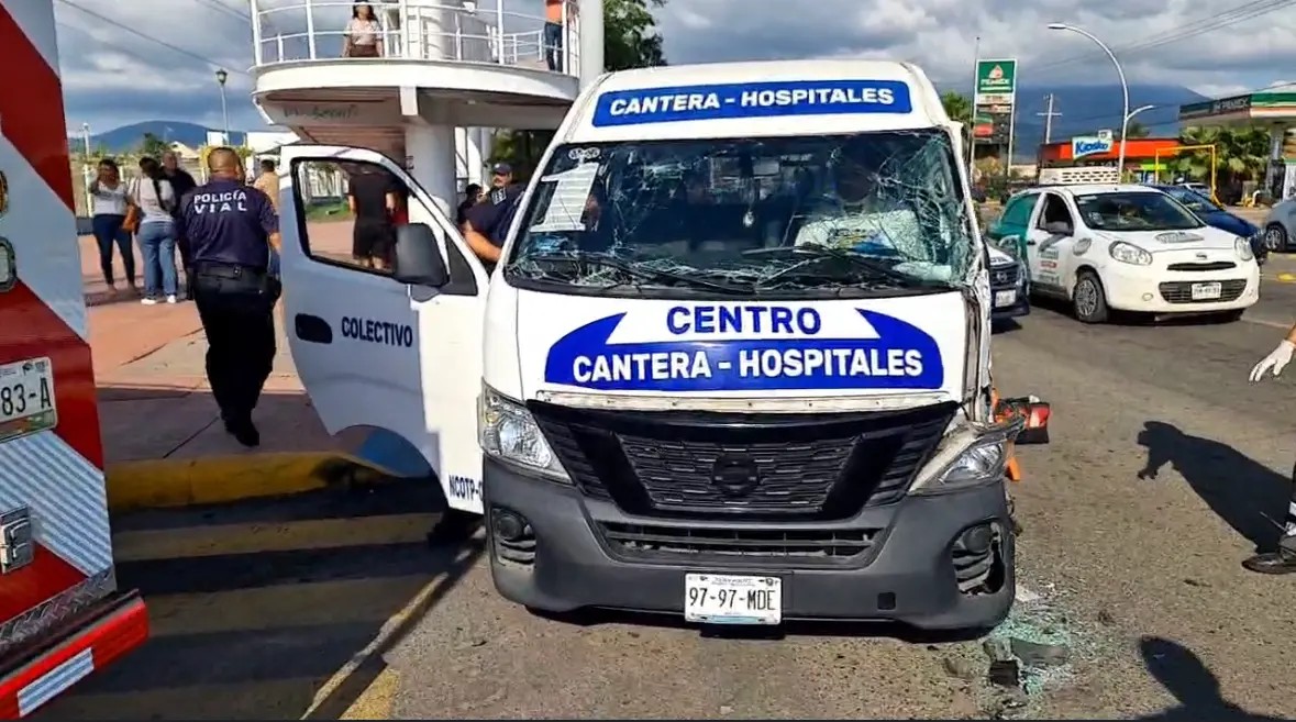 Accidente entre transporte público deja a siete personas lesionadas