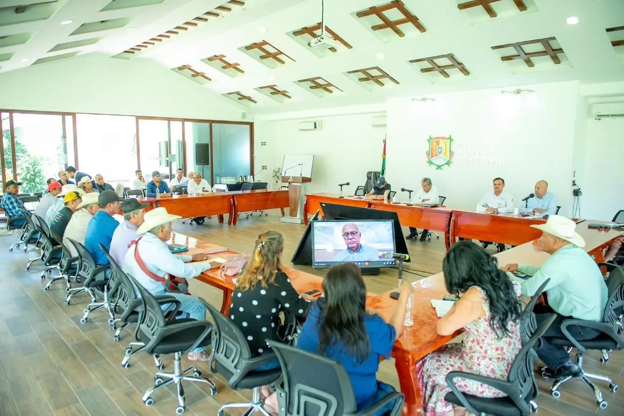 Maquinaria pesada en préstamo solidario para reducir costos de producción