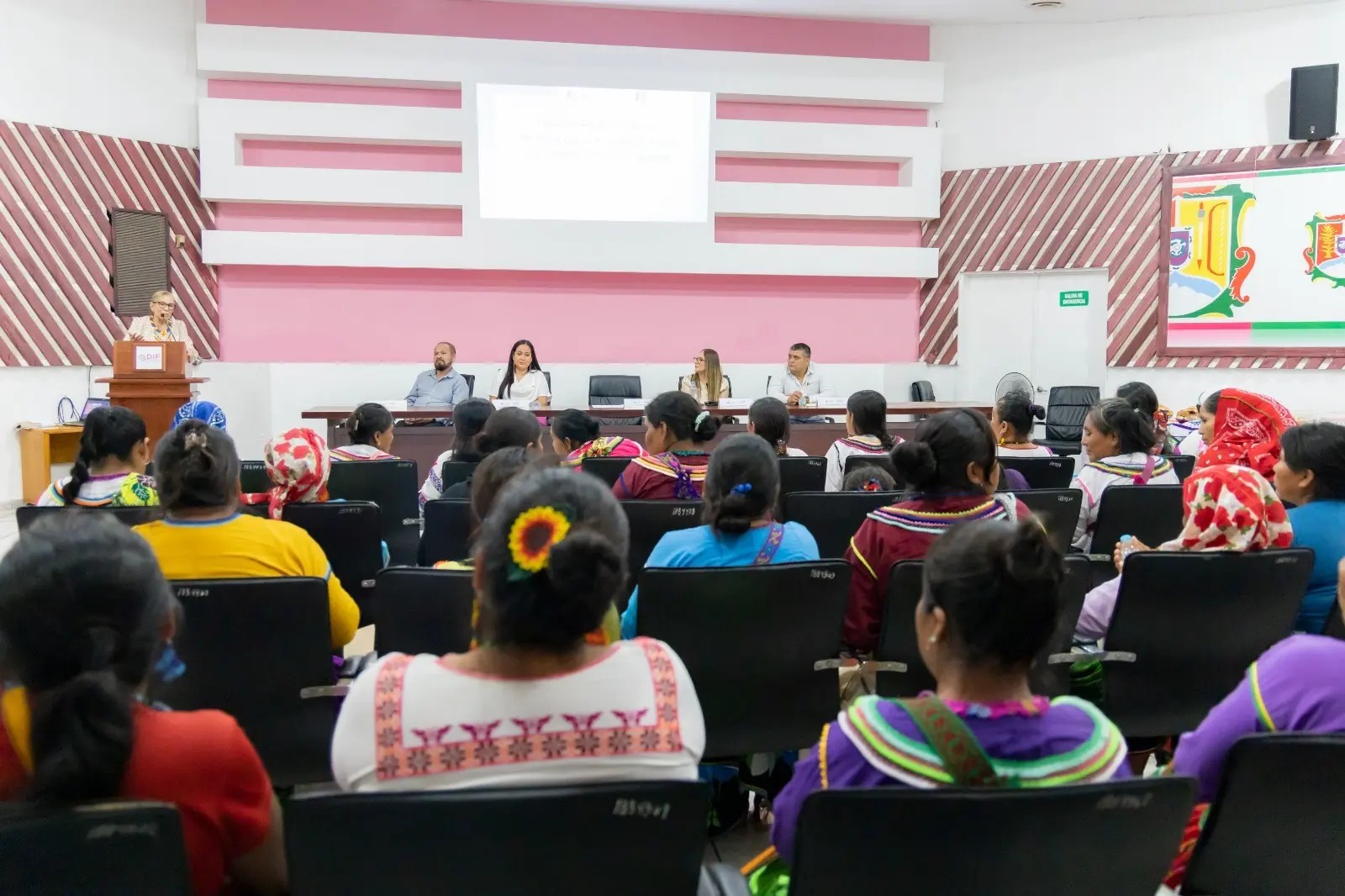 Encabeza DIF Nayarit curso en Del Nayar